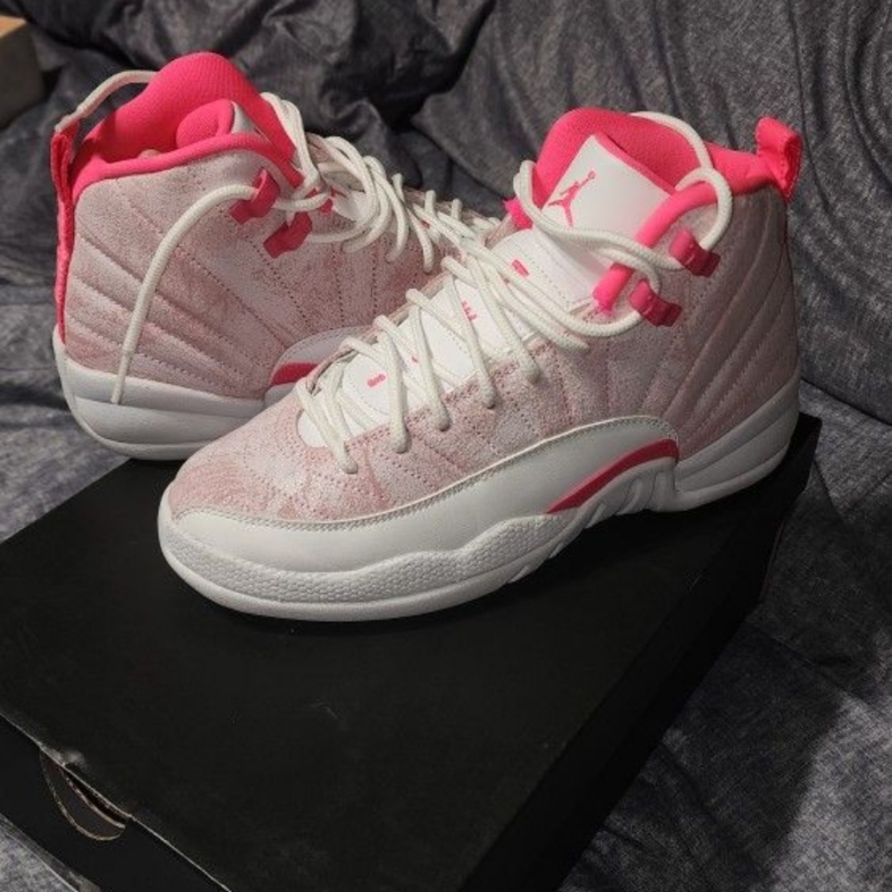 Valentine retro 6s youth size 6